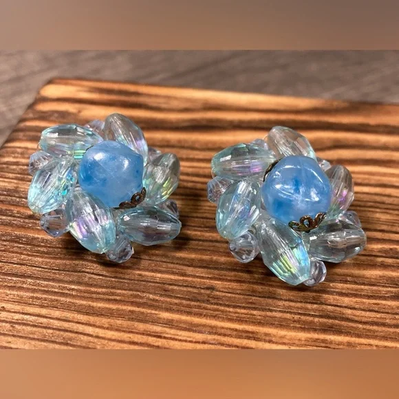 VINTAGE⚜️WEST GERMANY Light Blue Beaded Silver Tone  Cluster Clip On Earrings - Picture 3 of 11